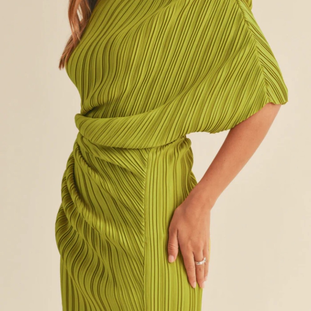 Elegant chartreuse Green Off-Shoulder Dress - Picture 4 of 7